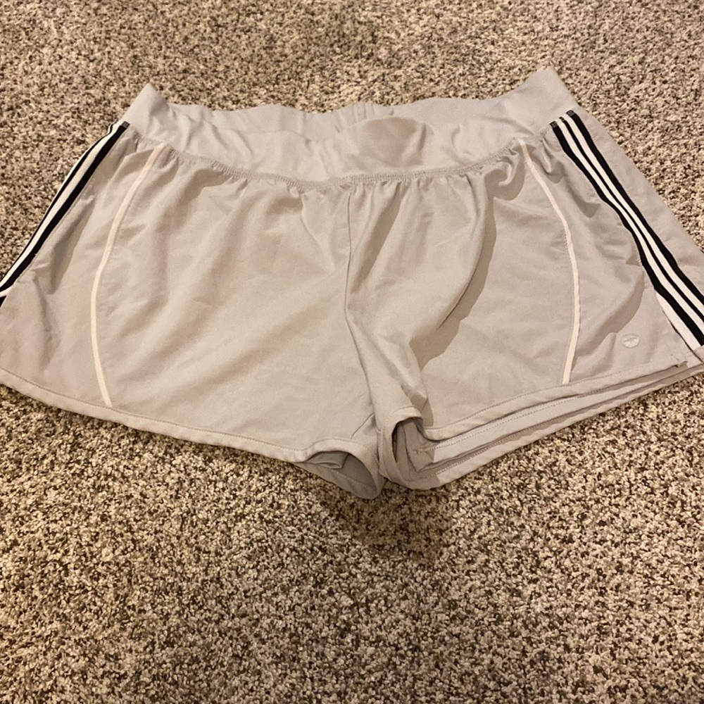 Women’s size large athletic shorts lot - Nike, under Armour, Old Navy - Picture 6 of 6